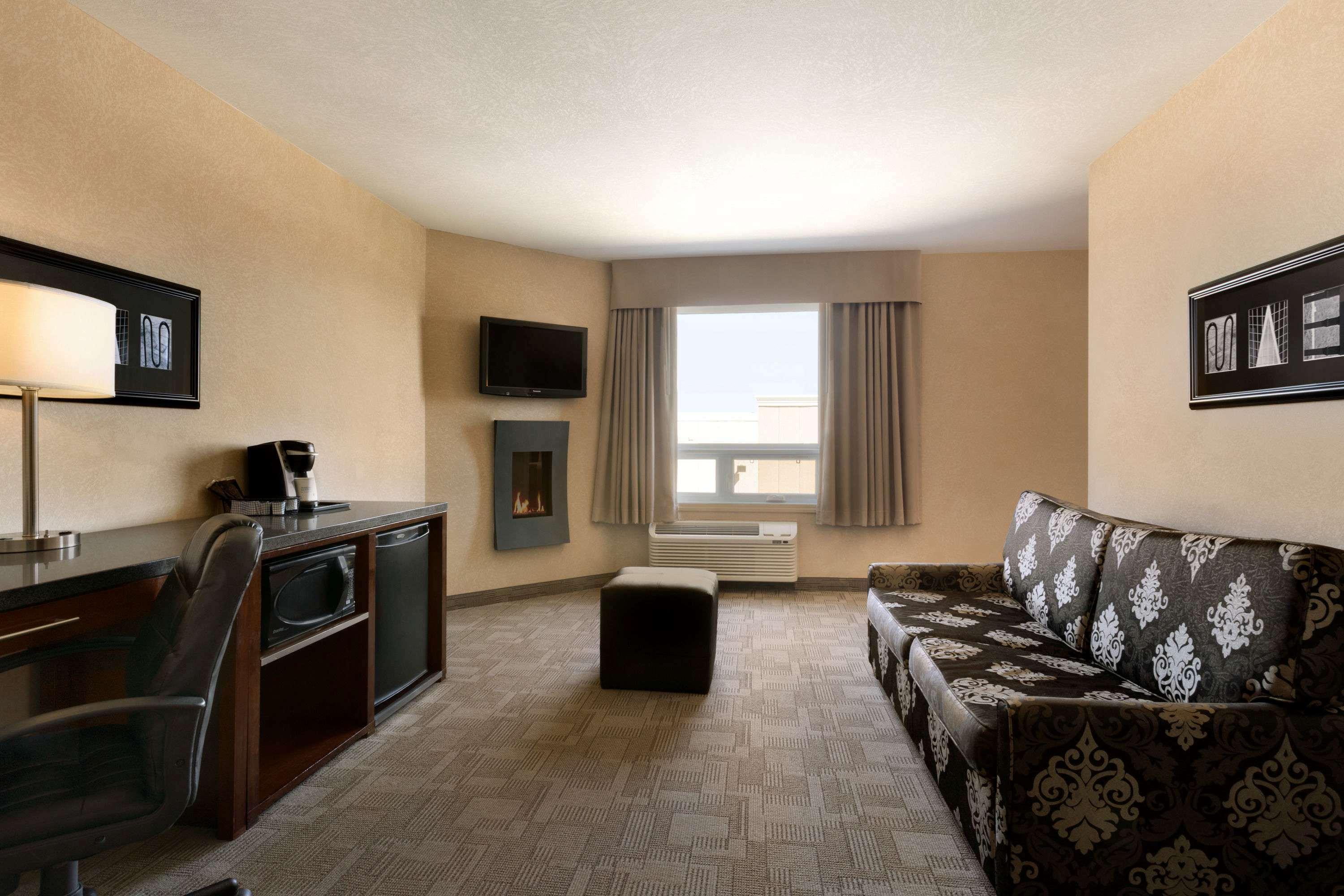 Days Inn By Wyndham Regina Airport West Eksteriør bilde