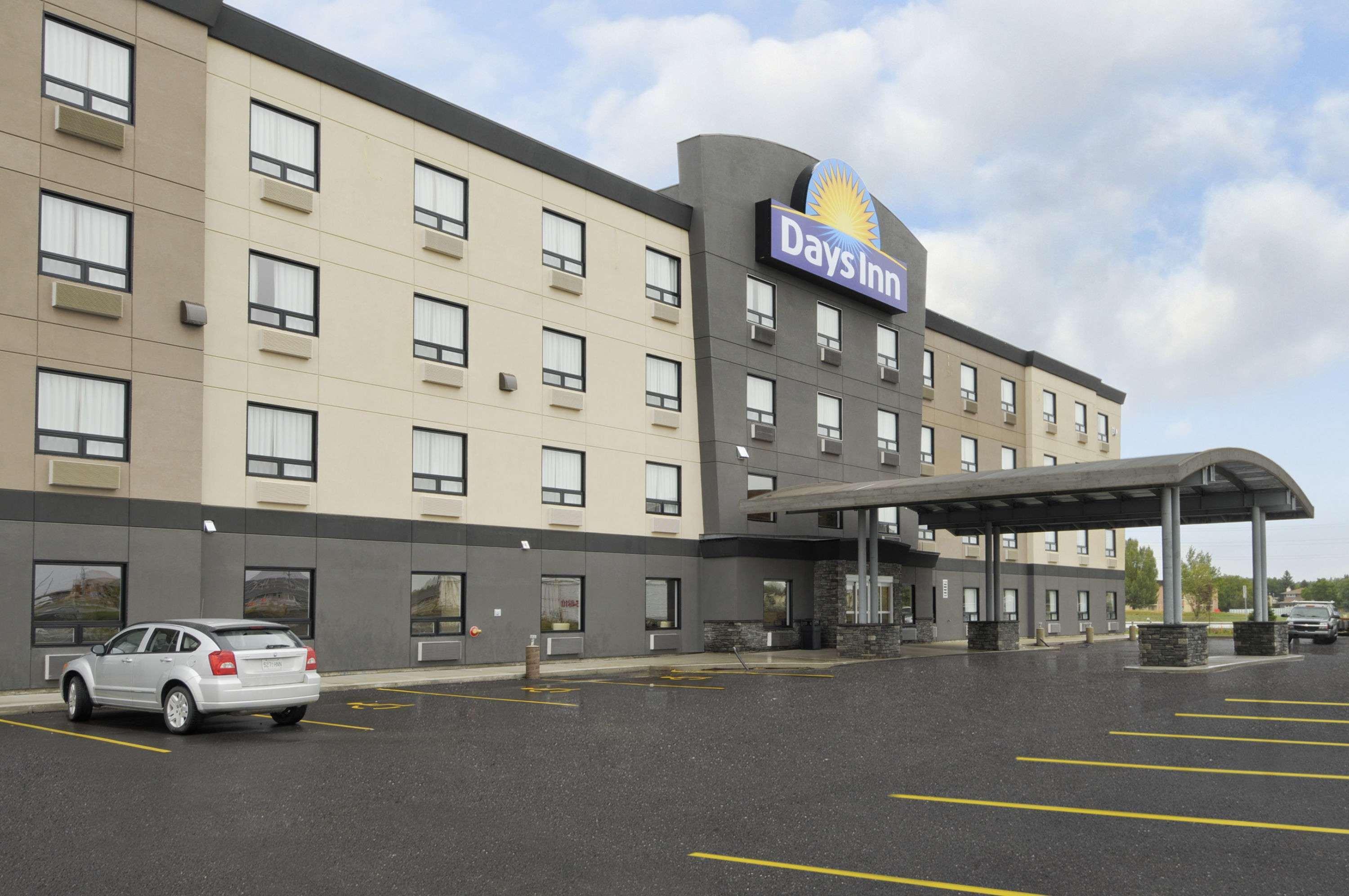 Days Inn By Wyndham Regina Airport West Eksteriør bilde