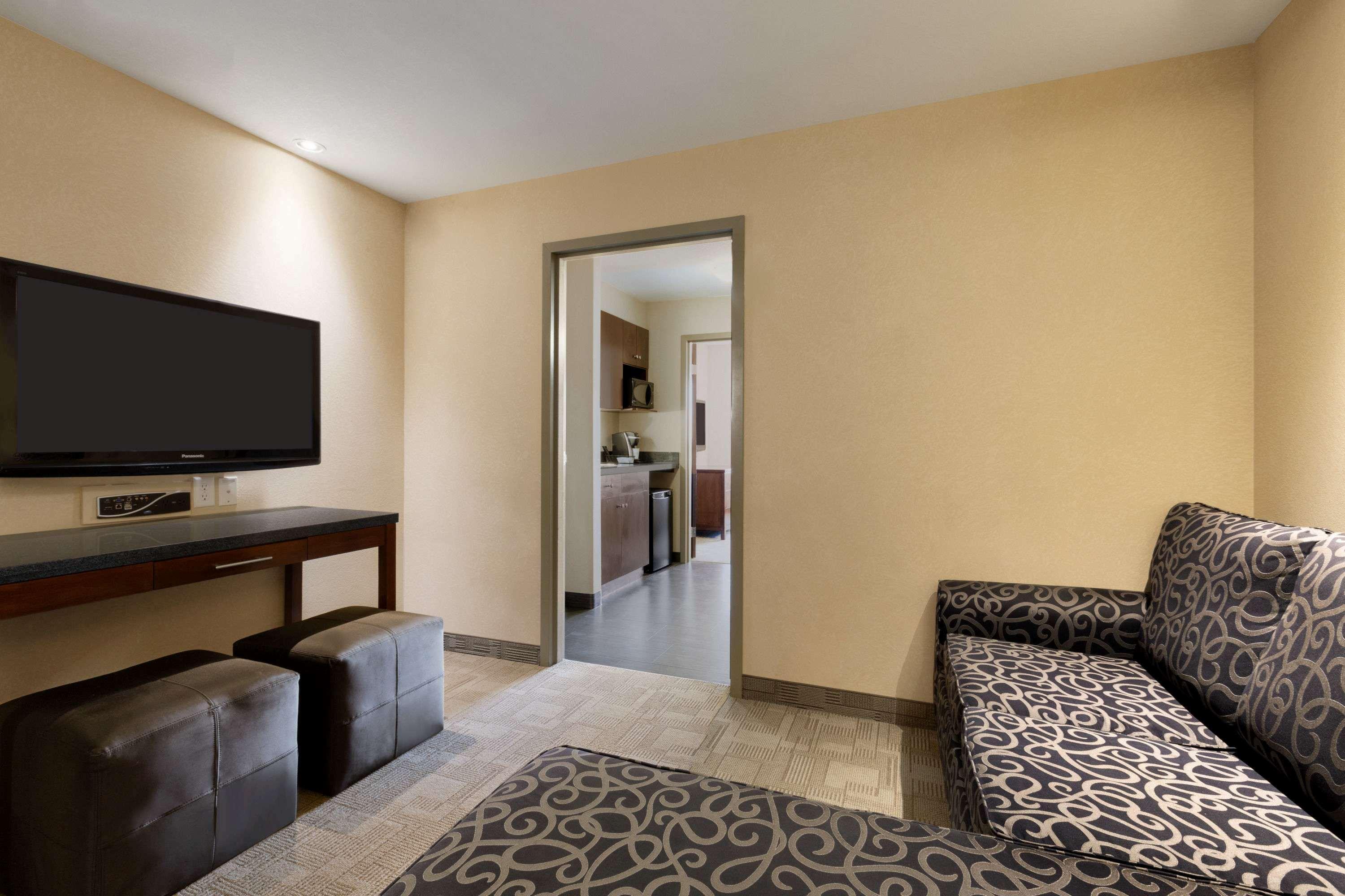 Days Inn By Wyndham Regina Airport West Eksteriør bilde
