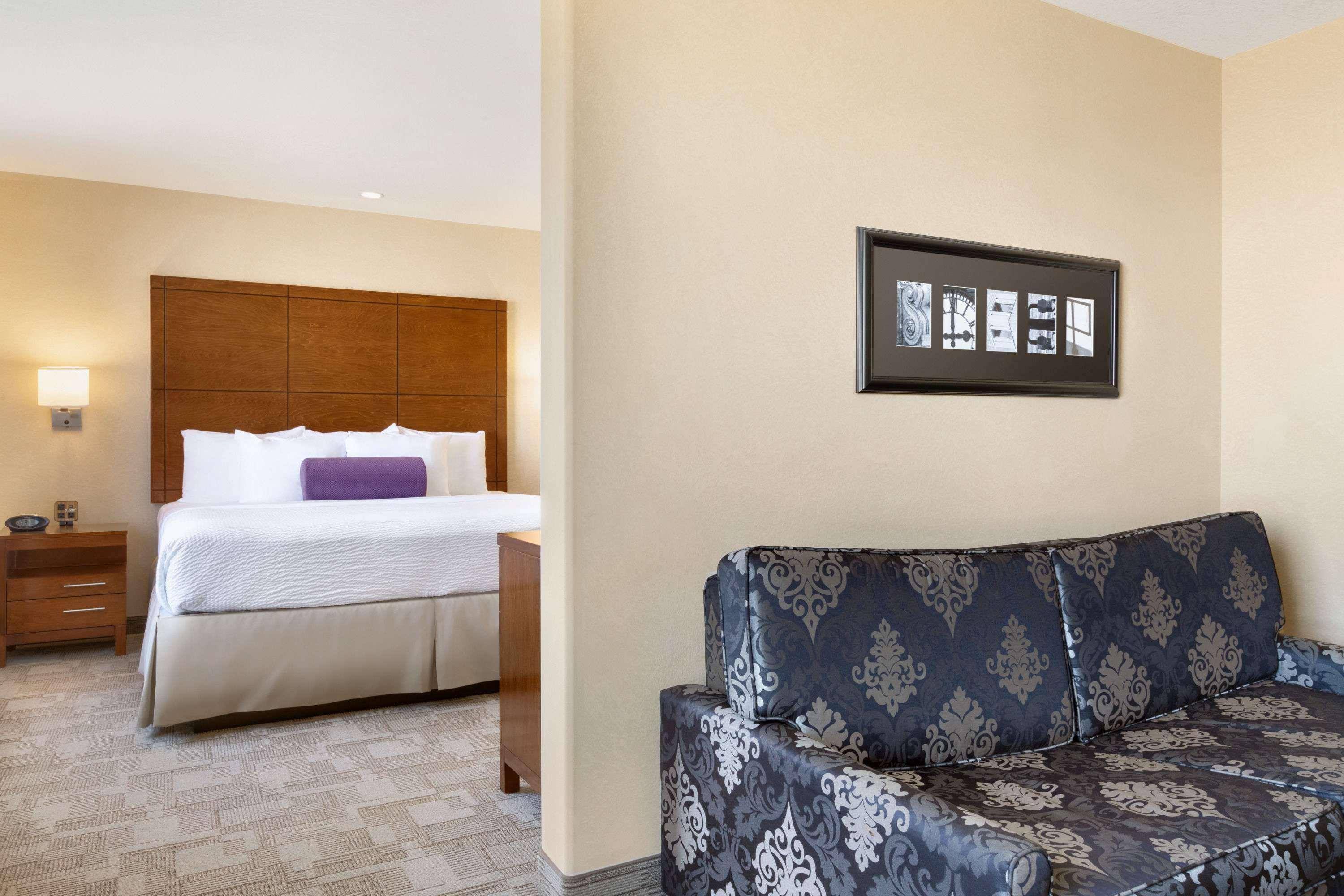 Days Inn By Wyndham Regina Airport West Eksteriør bilde