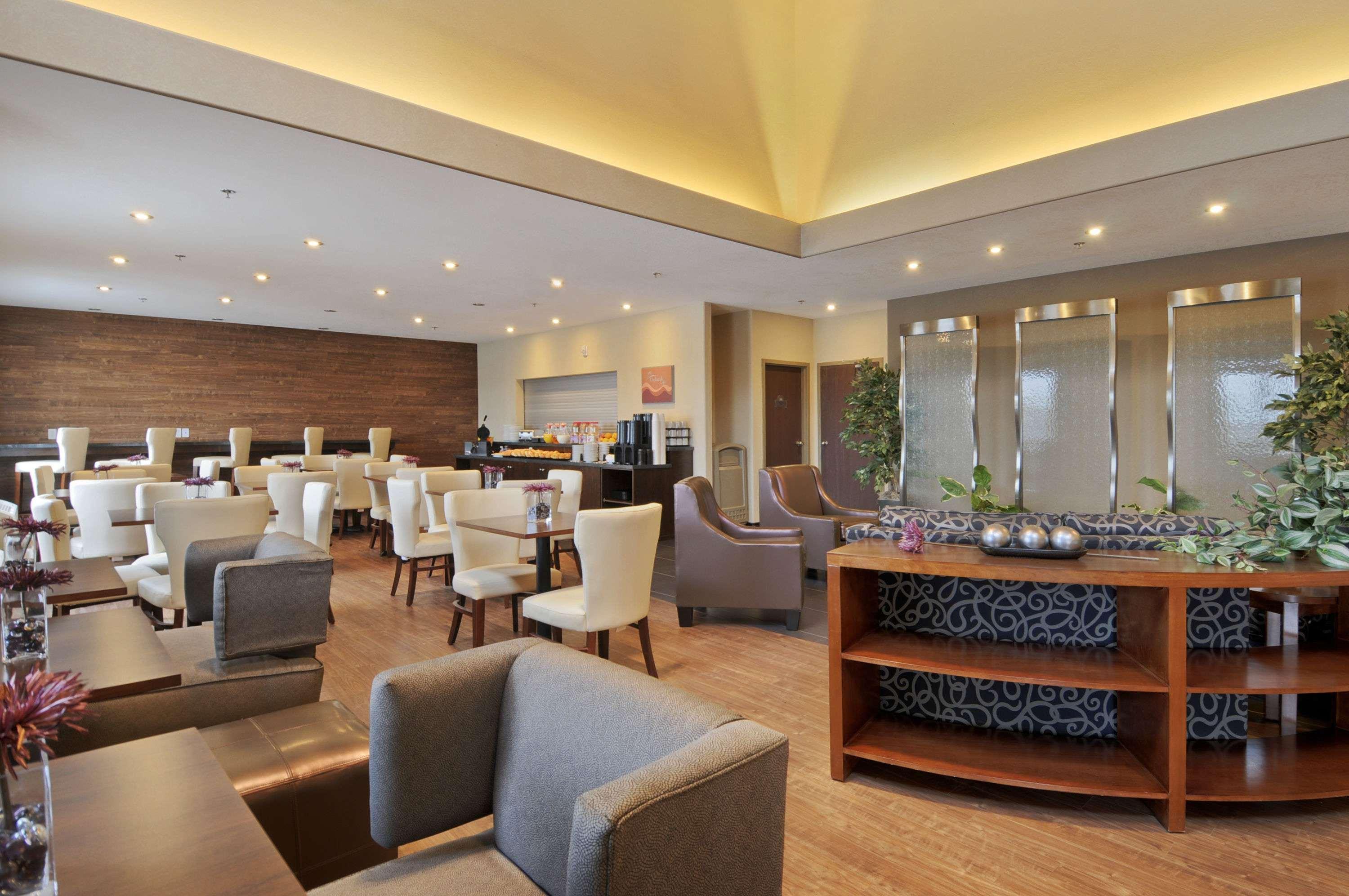 Days Inn By Wyndham Regina Airport West Restaurant bilde