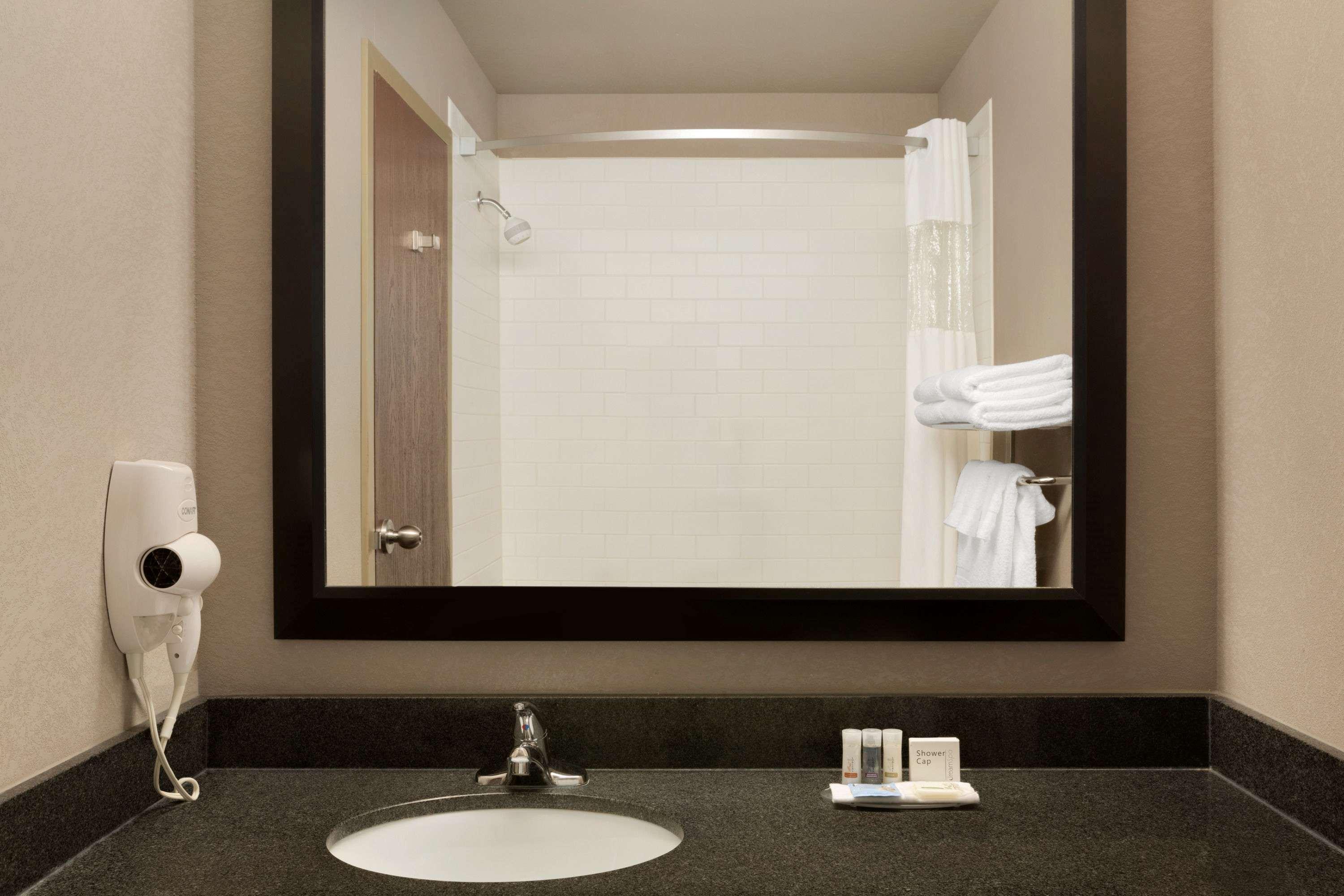 Days Inn By Wyndham Regina Airport West Eksteriør bilde